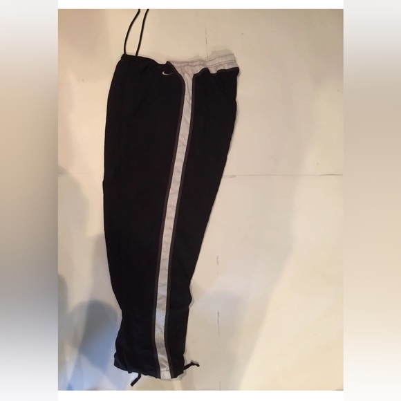 NIKE TRACK PANTS SIZE XL 16-18 WITH INTERNAL LINING BLACK, WHITE & GRAY - Picture 7 of 11